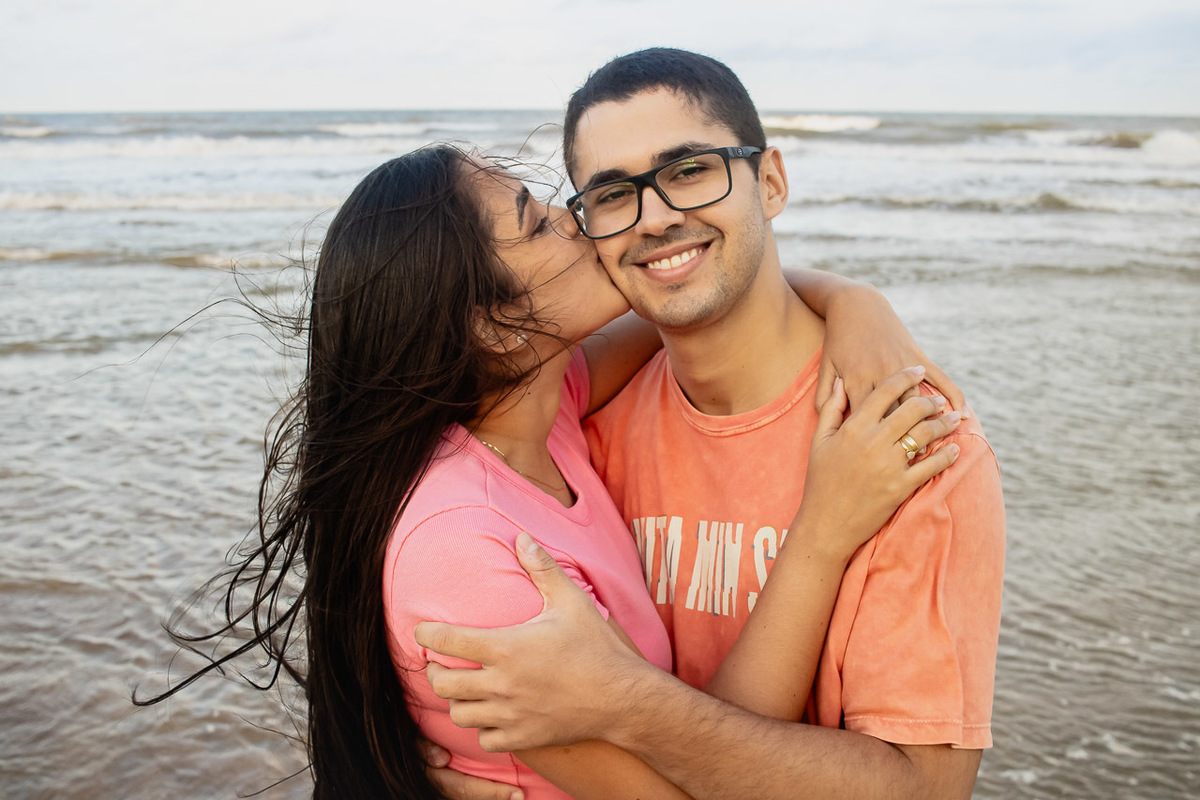 abraço na alma, alan smyth, alan smyth fotografo em sao mateus es, bosque da praia guriri, couple photos, couple session, ensaio afetivo, ensaio intimista, fotografia afetiva, fotografia de casal, onde fotografar em Guriri, fotografia na praia de guriri