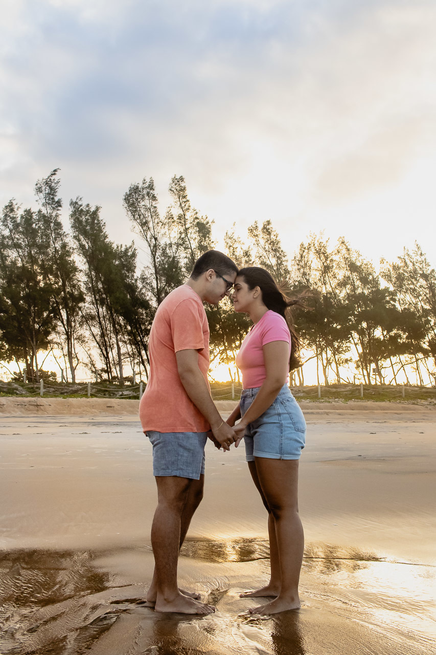 abraço na alma, alan smyth, alan smyth fotografo em sao mateus es, bosque da praia guriri, couple photos, couple session, ensaio afetivo, ensaio intimista, fotografia afetiva, fotografia de casal, onde fotografar em Guriri, fotografia na praia de guriri