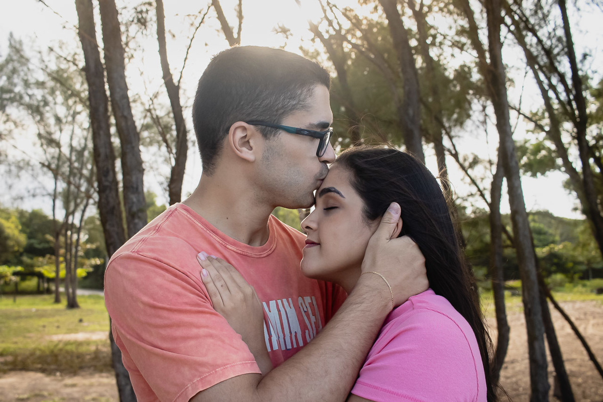 abraço na alma, alan smyth, alan smyth fotografo em sao mateus es, bosque da praia guriri, couple photos, couple session, ensaio afetivo, ensaio intimista, fotografia afetiva, fotografia de casal, onde fotografar em Guriri, fotografia na praia de guriri