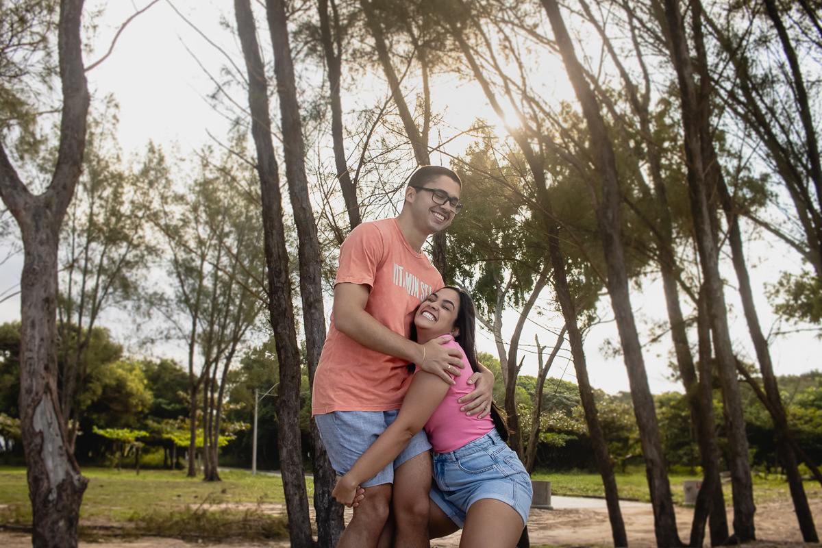 abraço na alma, alan smyth, alan smyth fotografo em sao mateus es, bosque da praia guriri, couple photos, couple session, ensaio afetivo, ensaio intimista, fotografia afetiva, fotografia de casal, onde fotografar em Guriri, fotografia na praia de guriri
