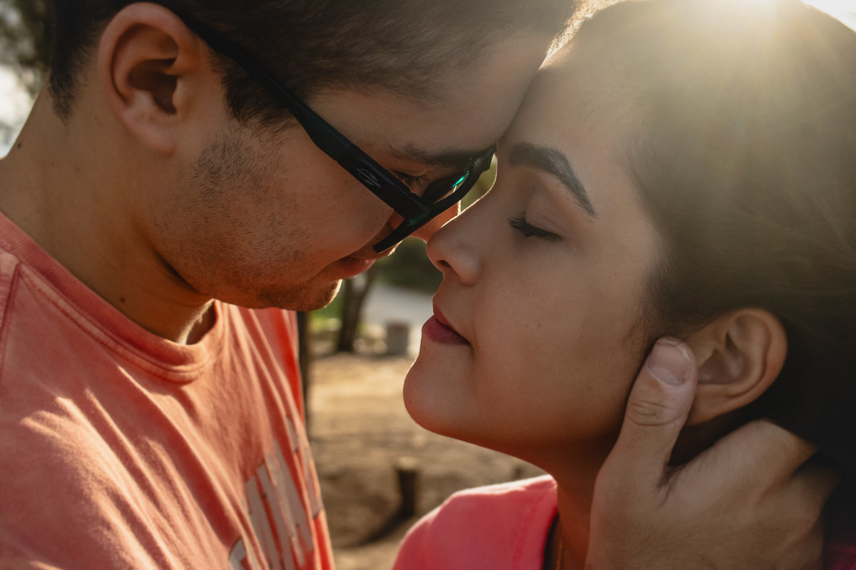 abraço na alma, alan smyth, alan smyth fotografo em sao mateus es, bosque da praia guriri, couple photos, couple session, ensaio afetivo, ensaio intimista, fotografia afetiva, fotografia de casal, onde fotografar em Guriri, fotografia na praia de guriri