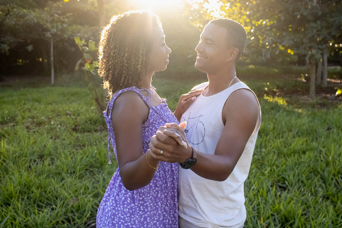 abraço na alma, alan smyth fotografo em sao mateus, bosque da praia guriri, couple photos, ensaio afetivo, ensaio intimista, fotografia afetiva, fotografia de casal, fotografia na praia de guriri, fotografo afetivo, onde fotografar em sao mateus