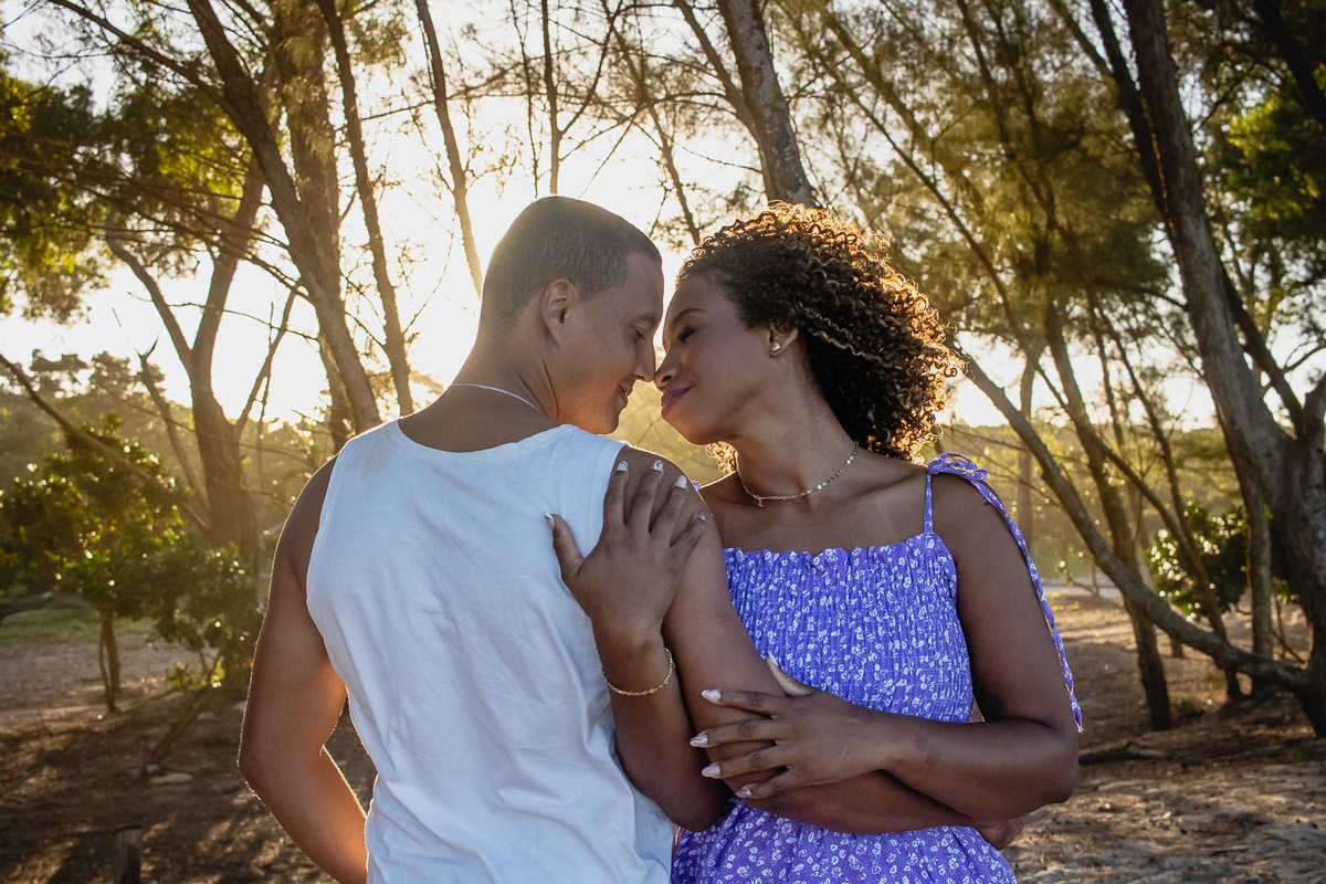abraço na alma, alan smyth fotografo em sao mateus, bosque da praia guriri, couple photos, ensaio afetivo, ensaio intimista, fotografia afetiva, fotografia de casal, fotografia na praia de guriri, fotografo afetivo, onde fotografar em sao mateus