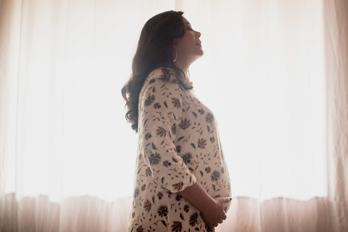 abraço na alma, alan smyth fotografo são mateus es, arco iris, bebe arco iris, ensaio em casa, ensaio gestante, ensaio gestante com pet, ensaio intimista, ensaio pet, fotografia afetiva, fotografo de gestante, fotografo de gestante guriri, fotografo es,