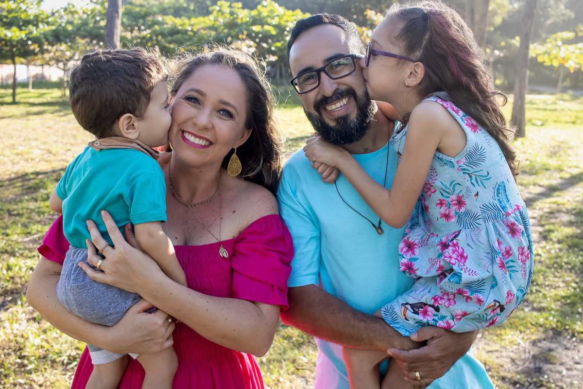 abraço na alma, alan smyth, bosque da praia guriri, ensaio de familia, ensaio de familia sao mateus, familia, familia santuario da vida, fotografia afetiva, fotografo afetivo, fotografobsao mateus es, fotografo es, fotografo guriri, onde fotografar guriri