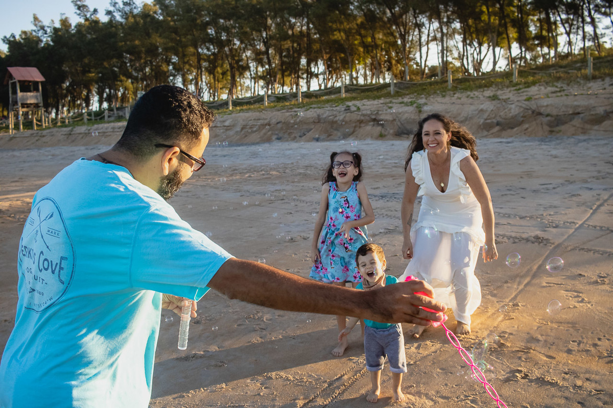 abraço na alma, alan smyth, bosque da praia guriri, ensaio de familia, ensaio de familia sao mateus, familia, familia santuario da vida, fotografia afetiva, fotografo afetivo, fotografobsao mateus es, fotografo es, fotografo guriri, onde fotografar guriri