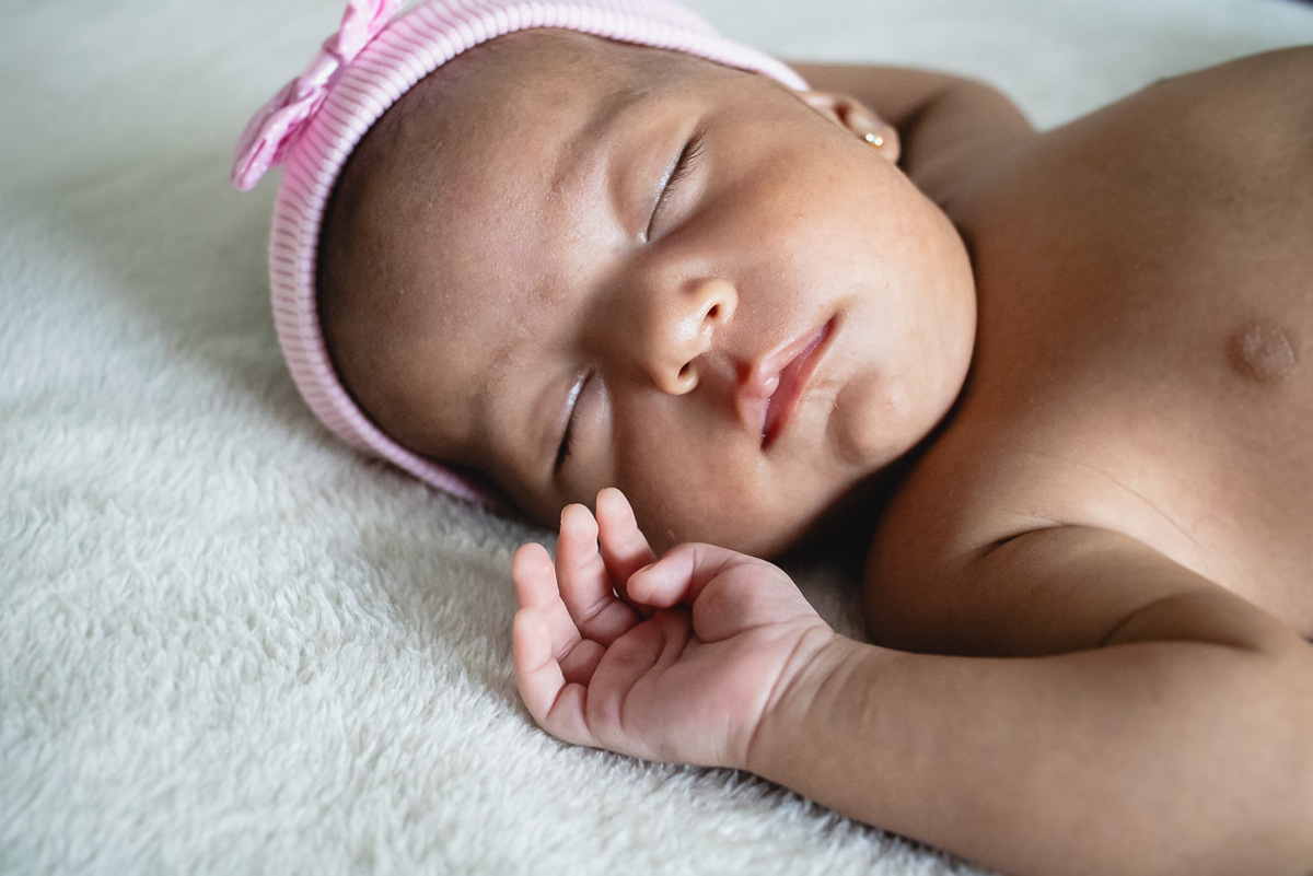 natural newborn, newborn, abraço na alma, alan smyth fotografo são mateus es, ensaio nerborn, ensaio em casa, ensaio intimista, fotografia afetiva, fotografia de familia, fotografia de familia guriri, fotografia de familia sao mateus es, gemeas,