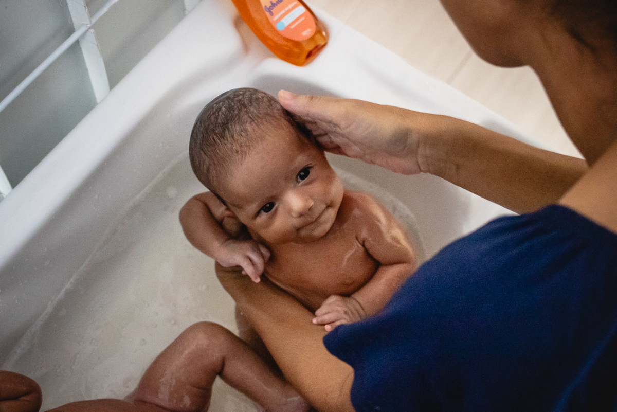 natural newborn, newborn, abraço na alma, alan smyth fotografo são mateus es, ensaio nerborn, ensaio em casa, ensaio intimista, fotografia afetiva, fotografia de familia, fotografia de familia guriri, fotografia de familia sao mateus es, gemeas,