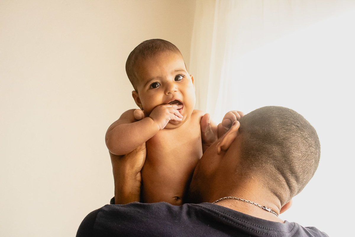 acompanhamento de bebê, abraço na alma, alan smyth fotografo são mateus es, ensaio de bebê, ensaio em casa, ensaio intimista, fotografia afetiva, fotografia de familia,  fotografia de familia sao mateus es,  gêmeas, gêmeas meninas, pais de menina, bebê
