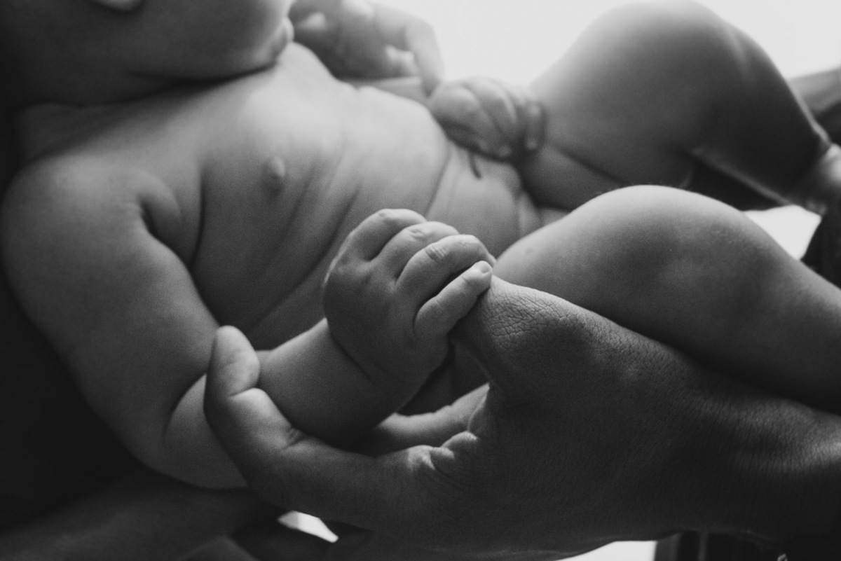 acompanhamento de bebê, abraço na alma, alan smyth fotografo são mateus es, ensaio de bebê, ensaio em casa, ensaio intimista, fotografia afetiva, fotografia de familia,  fotografia de familia sao mateus es,  gêmeas, gêmeas meninas, pais de menina, bebê