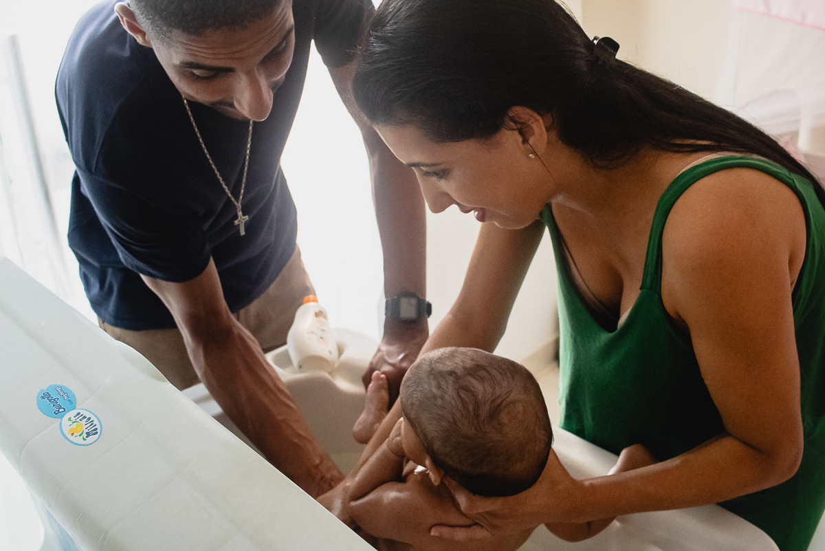 acompanhamento de bebê, abraço na alma, alan smyth fotografo são mateus es, ensaio de bebê, ensaio em casa, ensaio intimista, fotografia afetiva, fotografia de familia,  fotografia de familia sao mateus es,  gêmeas, gêmeas meninas, pais de menina, bebê