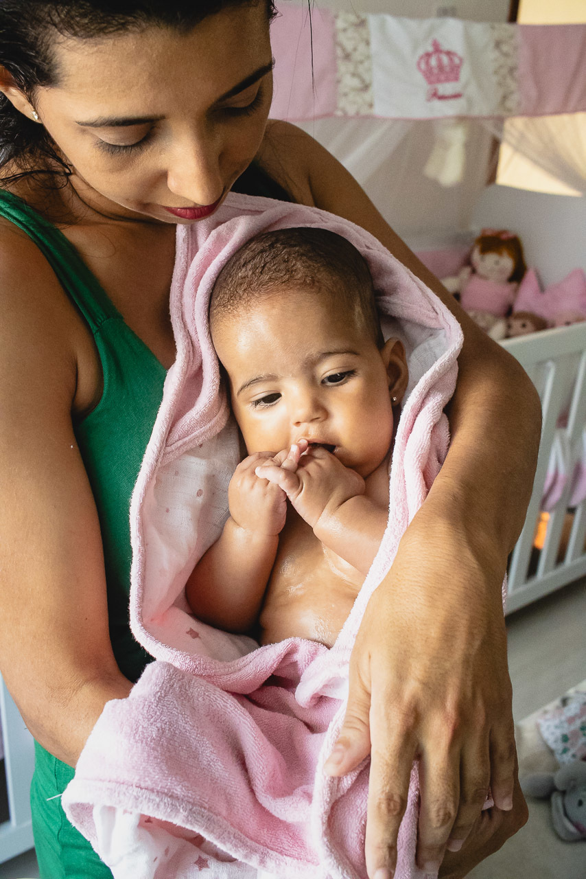 acompanhamento de bebê, abraço na alma, alan smyth fotografo são mateus es, ensaio de bebê, ensaio em casa, ensaio intimista, fotografia afetiva, fotografia de familia,  fotografia de familia sao mateus es,  gêmeas, gêmeas meninas, pais de menina, bebê