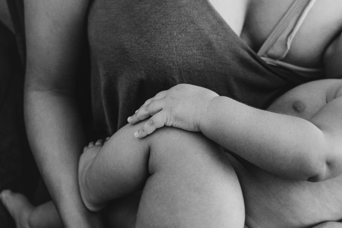 acompanhamento de bebê, abraço na alma, alan smyth fotografo são mateus es, ensaio de bebê, ensaio em casa, ensaio intimista, fotografia afetiva, fotografia de familia,  fotografia de familia sao mateus es,  gêmeas, gêmeas meninas, pais de menina, bebê