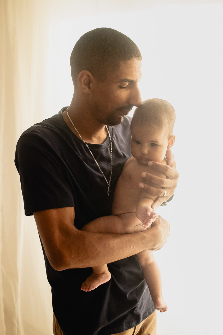acompanhamento de bebê, abraço na alma, alan smyth fotografo são mateus es, ensaio de bebê, ensaio em casa, ensaio intimista, fotografia afetiva, fotografia de familia,  fotografia de familia sao mateus es,  gêmeas, gêmeas meninas, pais de menina, bebê