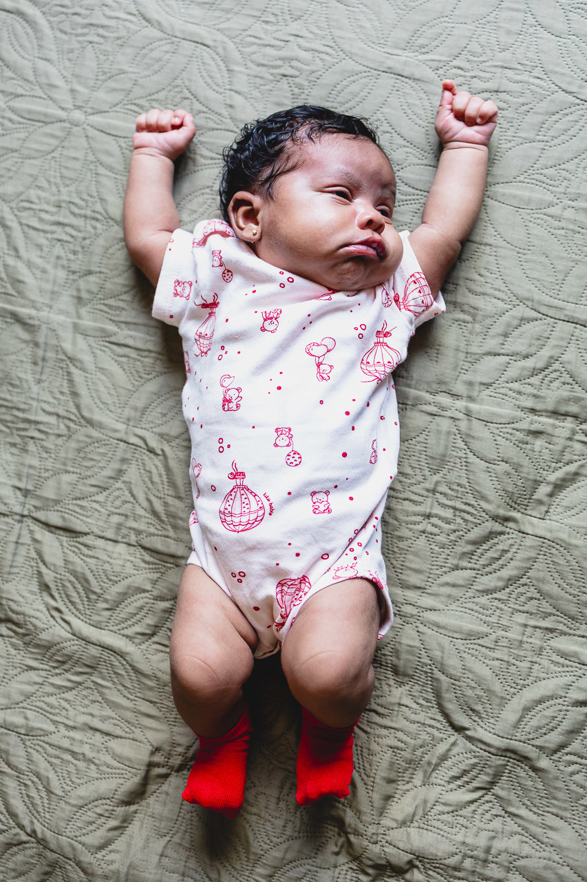 natural newborn, fotografo newborn, newborn, abraço na alma, alan smyth fotografo são mateus es, ensaio nerborn, ensaio em casa, ensaio intimista, fotografia afetiva, fotografia de familia, fotografia de familia guriri, fotografia de familia sao mateus es