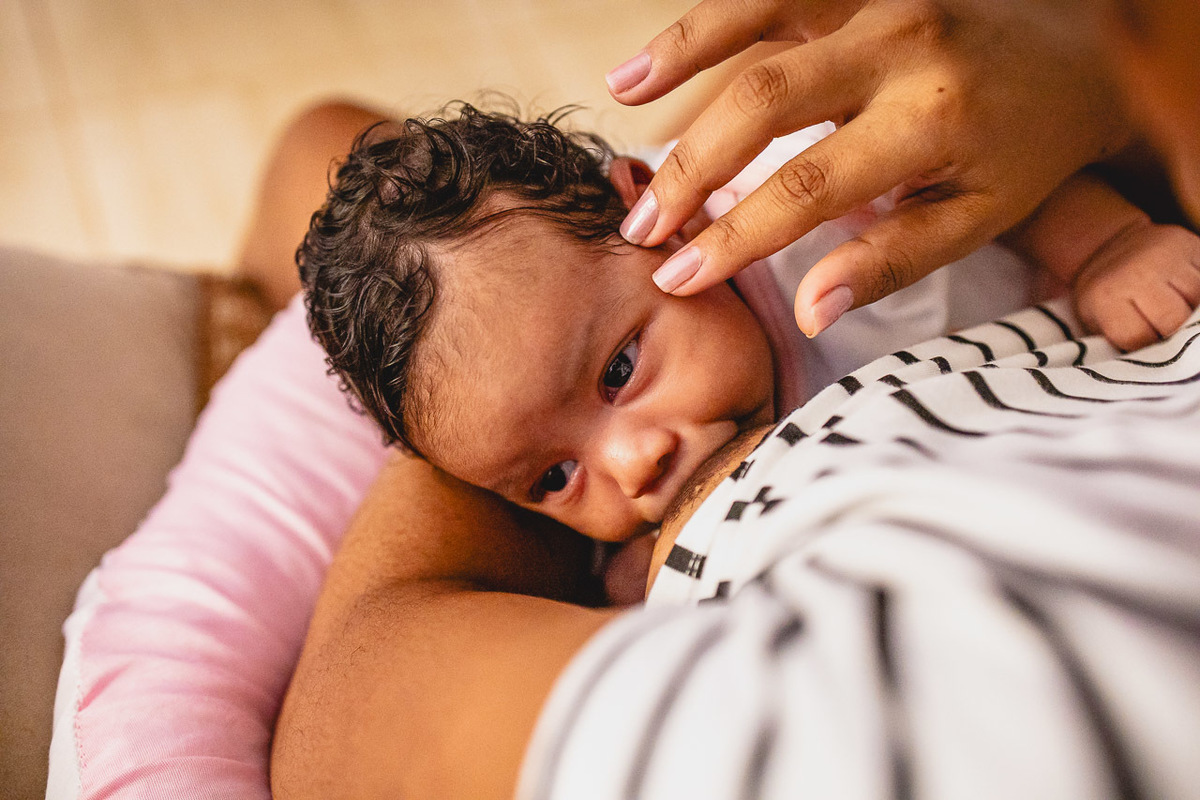natural newborn, fotografo newborn, newborn, abraço na alma, alan smyth fotografo são mateus es, ensaio nerborn, ensaio em casa, ensaio intimista, fotografia afetiva, fotografia de familia, fotografia de familia guriri, fotografia de familia sao mateus es