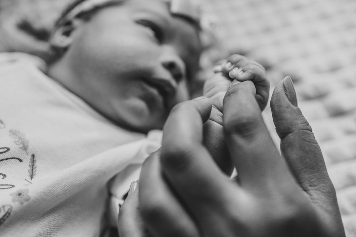 natural newborn, fotografo newborn, newborn, abraço na alma, alan smyth fotografo são mateus es, ensaio nerborn, ensaio em casa, ensaio intimista, fotografia afetiva, fotografia de familia, fotografia de familia guriri, fotografia de familia sao mateus es