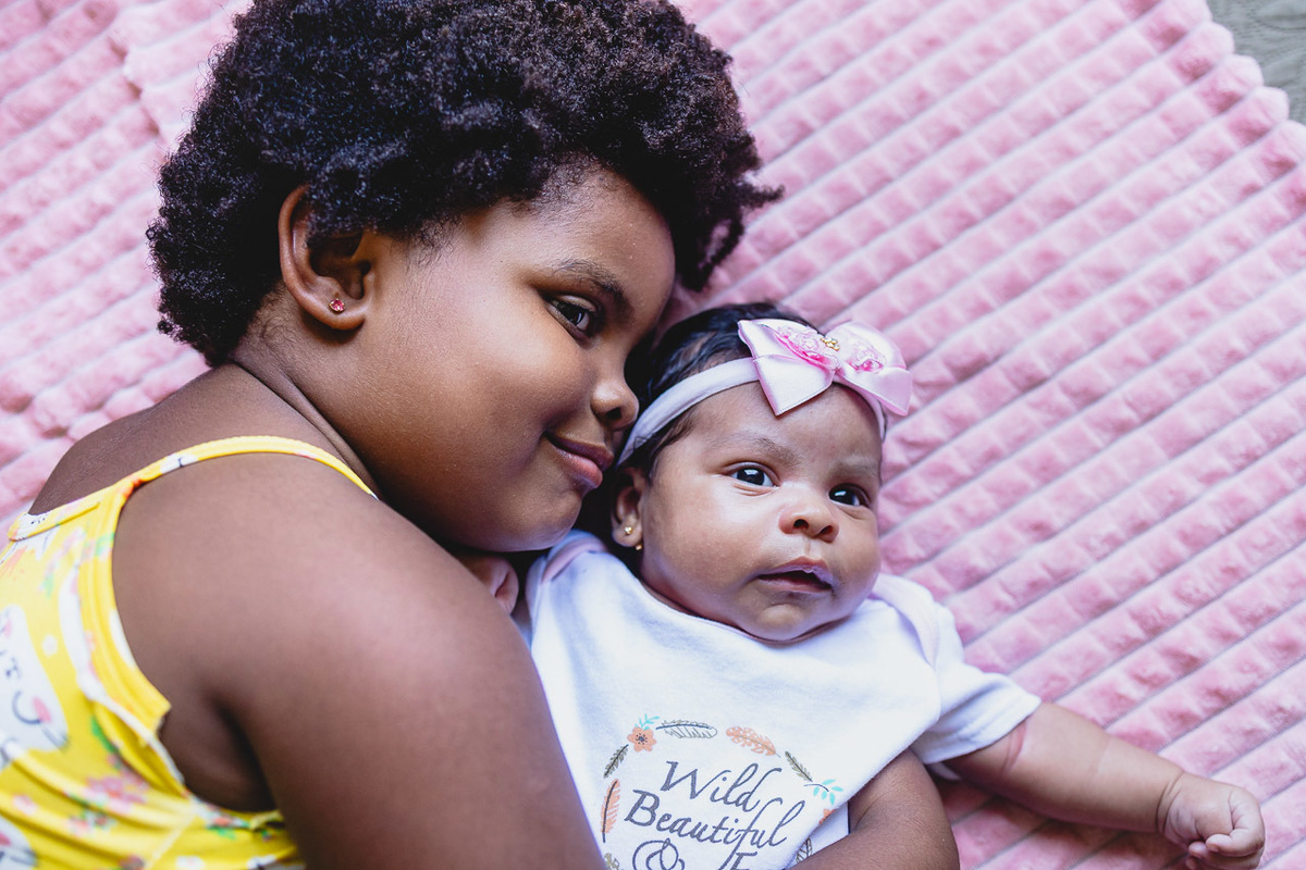 natural newborn, fotografo newborn, newborn, abraço na alma, alan smyth fotografo são mateus es, ensaio nerborn, ensaio em casa, ensaio intimista, fotografia afetiva, fotografia de familia, fotografia de familia guriri, fotografia de familia sao mateus es