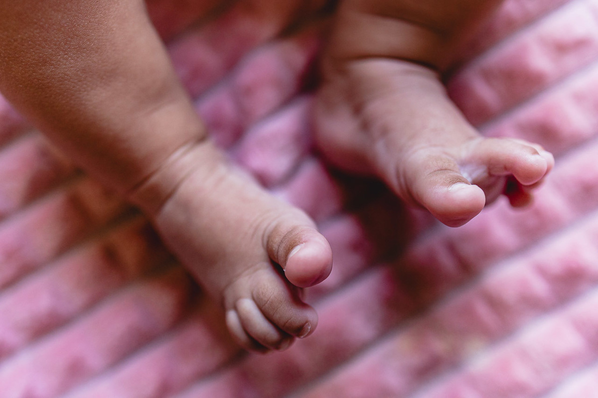 natural newborn, fotografo newborn, newborn, abraço na alma, alan smyth fotografo são mateus es, ensaio nerborn, ensaio em casa, ensaio intimista, fotografia afetiva, fotografia de familia, fotografia de familia guriri, fotografia de familia sao mateus es