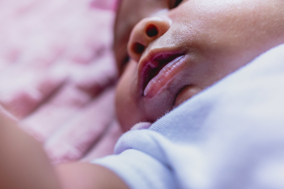 natural newborn, fotografo newborn, newborn, abraço na alma, alan smyth fotografo são mateus es, ensaio nerborn, ensaio em casa, ensaio intimista, fotografia afetiva, fotografia de familia, fotografia de familia guriri, fotografia de familia sao mateus es