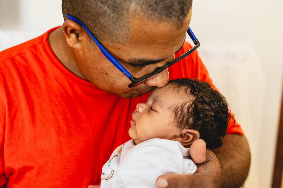 natural newborn, fotografo newborn, newborn, abraço na alma, alan smyth fotografo são mateus es, ensaio nerborn, ensaio em casa, ensaio intimista, fotografia afetiva, fotografia de familia, fotografia de familia guriri, fotografia de familia sao mateus es