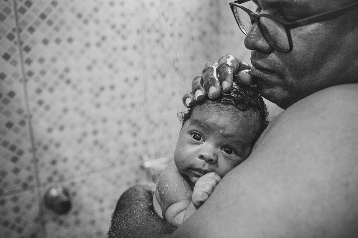 natural newborn, fotografo newborn, newborn, abraço na alma, alan smyth fotografo são mateus es, ensaio nerborn, ensaio em casa, ensaio intimista, fotografia afetiva, fotografia de familia, fotografia de familia guriri, fotografia de familia sao mateus es