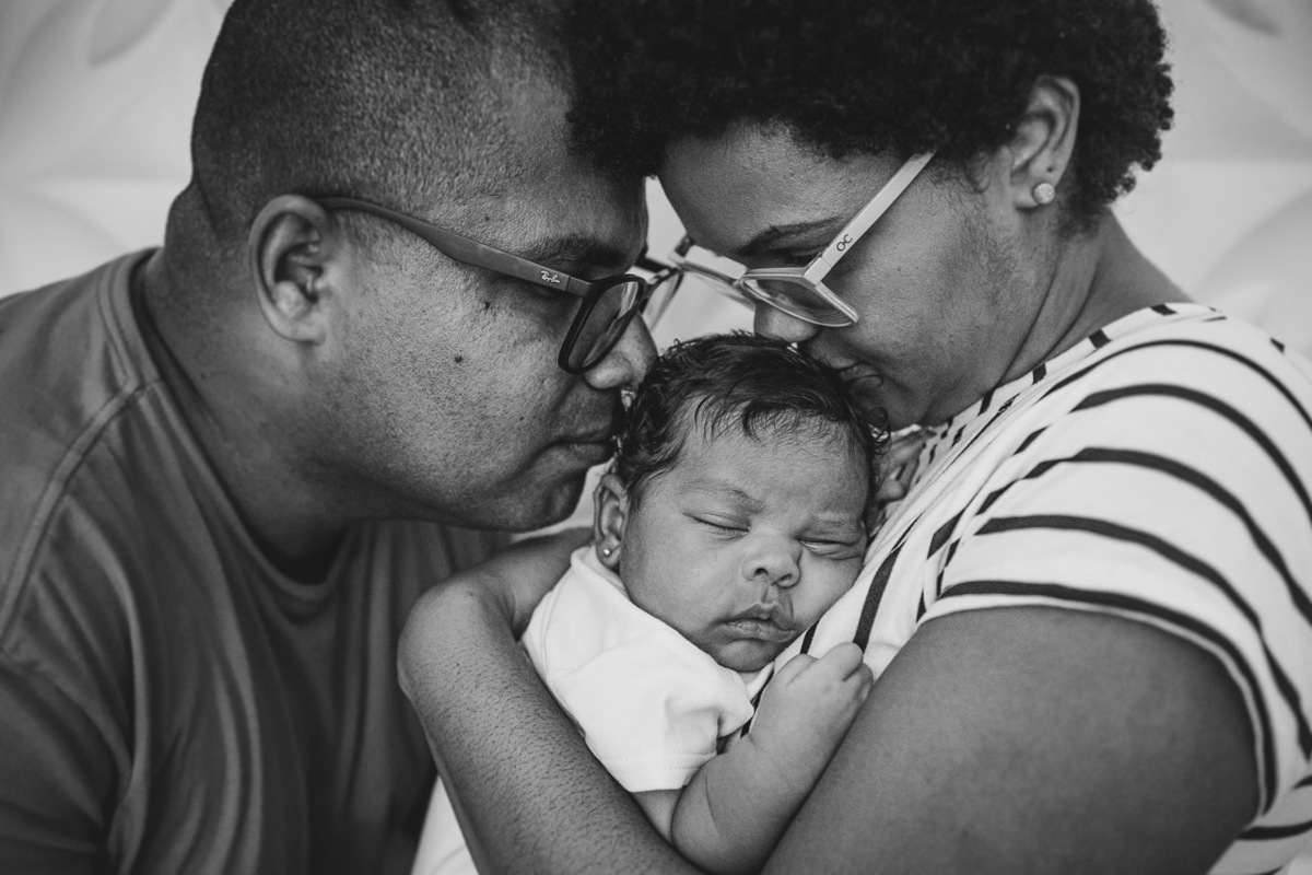 natural newborn, fotografo newborn, newborn, abraço na alma, alan smyth fotografo são mateus es, ensaio nerborn, ensaio em casa, ensaio intimista, fotografia afetiva, fotografia de familia, fotografia de familia guriri, fotografia de familia sao mateus es