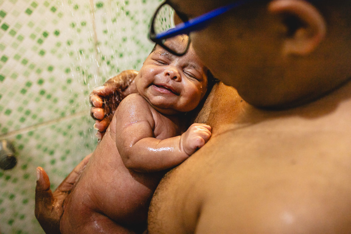 natural newborn, fotografo newborn, newborn, abraço na alma, alan smyth fotografo são mateus es, ensaio nerborn, ensaio em casa, ensaio intimista, fotografia afetiva, fotografia de familia, fotografia de familia guriri, fotografia de familia sao mateus es
