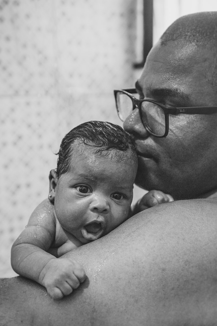 natural newborn, fotografo newborn, newborn, abraço na alma, alan smyth fotografo são mateus es, ensaio nerborn, ensaio em casa, ensaio intimista, fotografia afetiva, fotografia de familia, fotografia de familia guriri, fotografia de familia sao mateus es