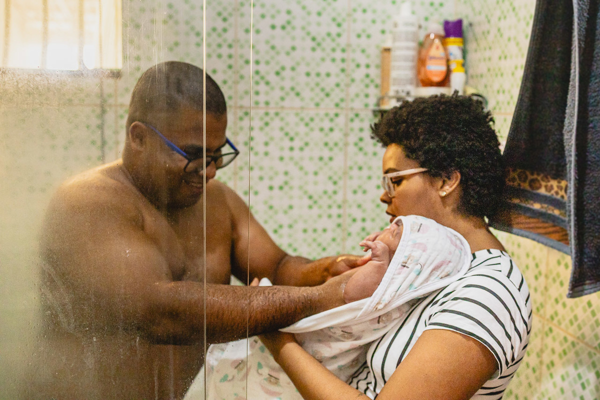 natural newborn, fotografo newborn, newborn, abraço na alma, alan smyth fotografo são mateus es, ensaio nerborn, ensaio em casa, ensaio intimista, fotografia afetiva, fotografia de familia, fotografia de familia guriri, fotografia de familia sao mateus es