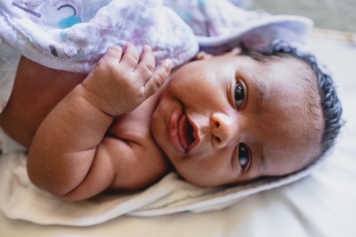 natural newborn, fotografo newborn, newborn, abraço na alma, alan smyth fotografo são mateus es, ensaio nerborn, ensaio em casa, ensaio intimista, fotografia afetiva, fotografia de familia, fotografia de familia guriri, fotografia de familia sao mateus es