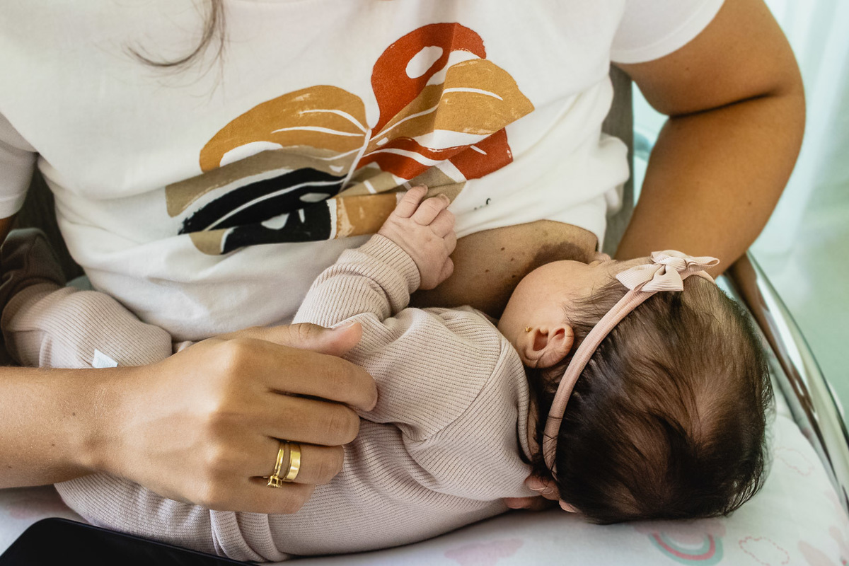natural newborn, newborn, abraço na alma, alan smyth fotografo são mateus es, ensaio nerborn, ensaio em casa, ensaio intimista, fotografia afetiva, fotografia de familia, fotografia de familia sao mateus,  acompanhamento de bebe, bebe, fotos em casa