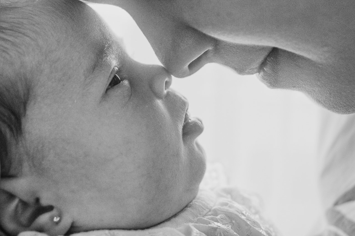natural newborn, newborn, abraço na alma, alan smyth fotografo são mateus es, ensaio nerborn, ensaio em casa, ensaio intimista, fotografia afetiva, fotografia de familia, fotografia de familia sao mateus,  acompanhamento de bebe, bebe, fotos em casa