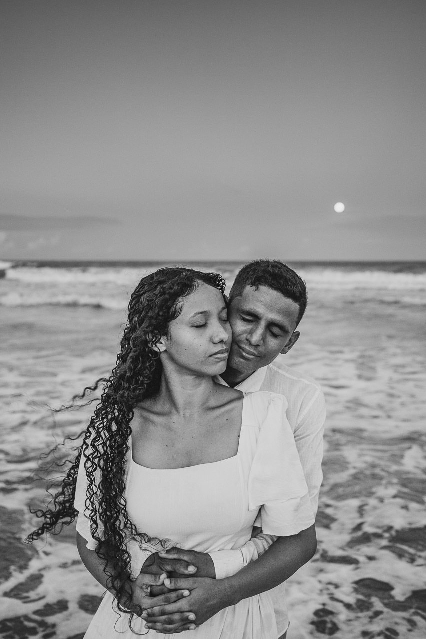 abraço na alma, alan smyth, alan smyth fotografo em sao mateus es, ensaio pre wedding, pre casamento, ensaio afetivo, ensaio casal na praia, fotografia afetiva, fotografia de casal, fotografia intimista, fotografo afetivo, fotografo em guriri, casal
