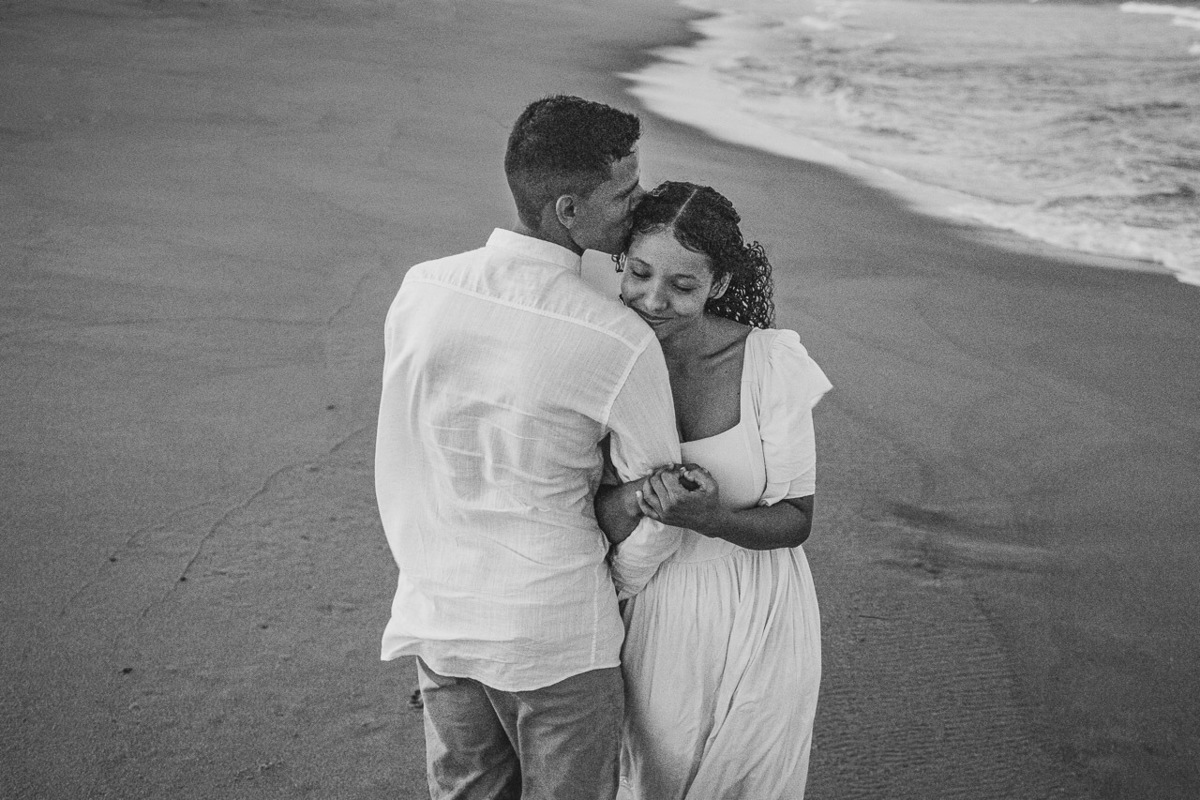 abraço na alma, alan smyth, alan smyth fotografo em sao mateus es, ensaio pre wedding, pre casamento, ensaio afetivo, ensaio casal na praia, fotografia afetiva, fotografia de casal, fotografia intimista, fotografo afetivo, fotografo em guriri, casal