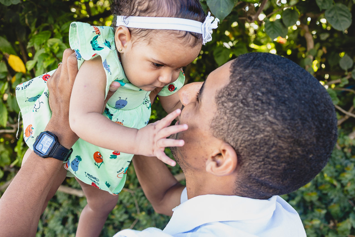 acompanhamento de bebê, abraço na alma, alan smyth fotografo são mateus es, ensaio de bebê, ensaio em casa, ensaio intimista, fotografia afetiva, fotografia de familia,  fotografia de familia sao mateus es,  gêmeas, gêmeas meninas, pais de menina, bebê
