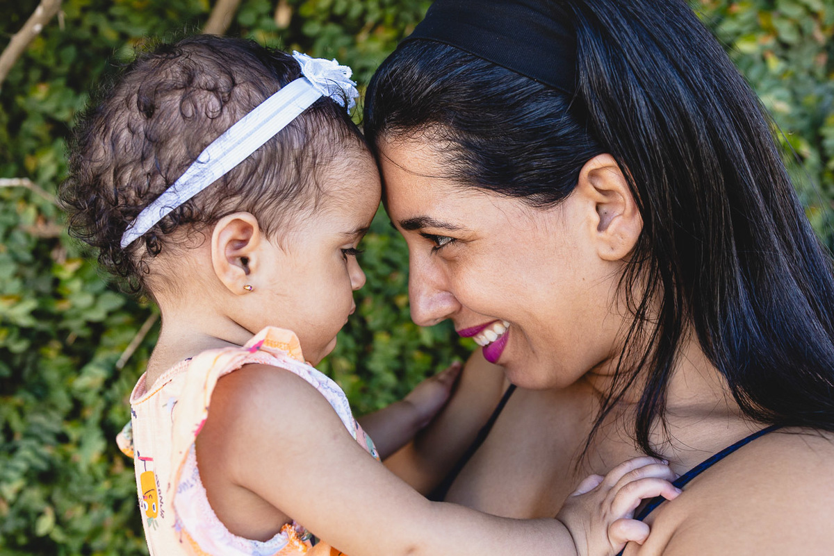 acompanhamento de bebê, abraço na alma, alan smyth fotografo são mateus es, ensaio de bebê, ensaio em casa, ensaio intimista, fotografia afetiva, fotografia de familia,  fotografia de familia sao mateus es,  gêmeas, gêmeas meninas, pais de menina, bebê