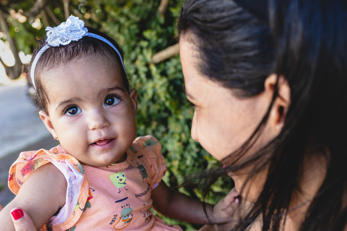 acompanhamento de bebê, abraço na alma, alan smyth fotografo são mateus es, ensaio de bebê, ensaio em casa, ensaio intimista, fotografia afetiva, fotografia de familia,  fotografia de familia sao mateus es,  gêmeas, gêmeas meninas, pais de menina, bebê