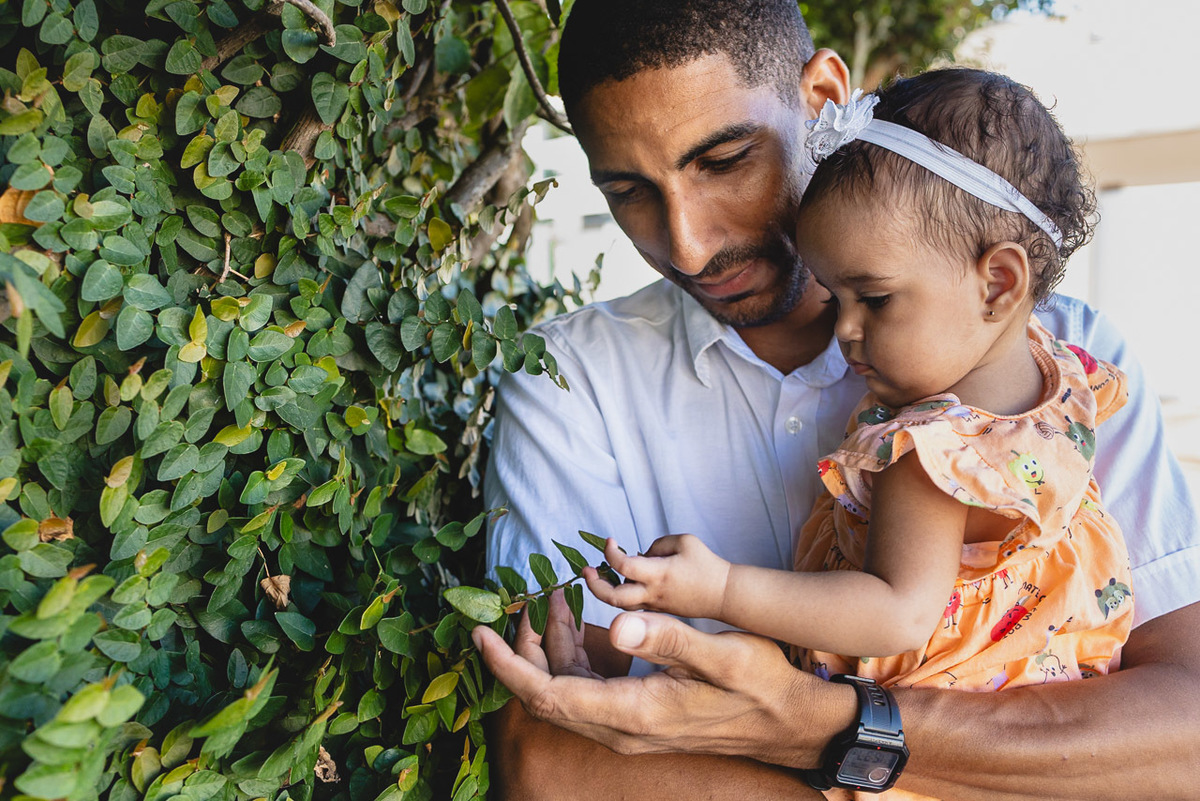acompanhamento de bebê, abraço na alma, alan smyth fotografo são mateus es, ensaio de bebê, ensaio em casa, ensaio intimista, fotografia afetiva, fotografia de familia,  fotografia de familia sao mateus es,  gêmeas, gêmeas meninas, pais de menina, bebê