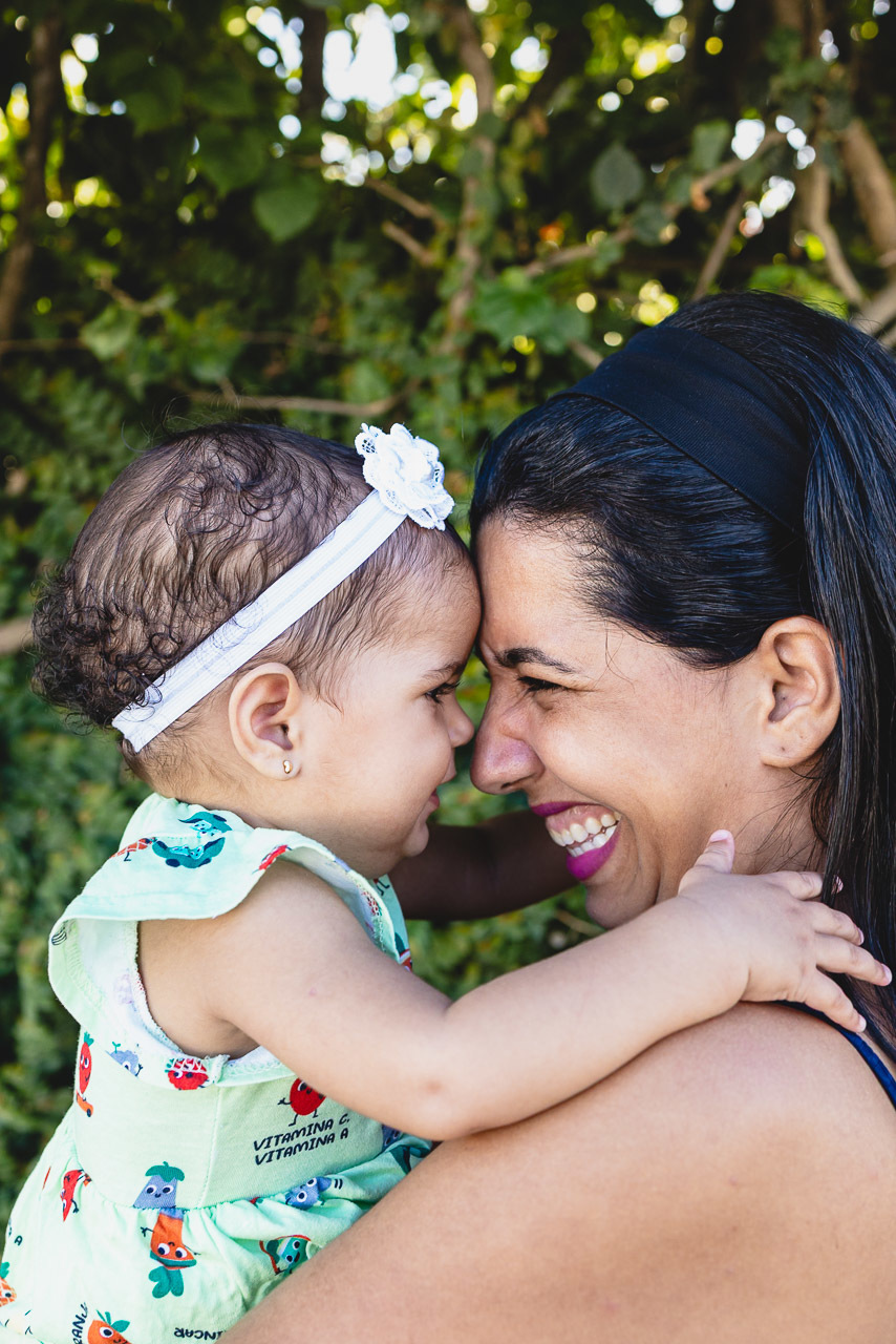 acompanhamento de bebê, abraço na alma, alan smyth fotografo são mateus es, ensaio de bebê, ensaio em casa, ensaio intimista, fotografia afetiva, fotografia de familia,  fotografia de familia sao mateus es,  gêmeas, gêmeas meninas, pais de menina, bebê