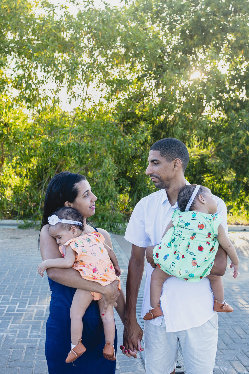 acompanhamento de bebê, abraço na alma, alan smyth fotografo são mateus es, ensaio de bebê, ensaio em casa, ensaio intimista, fotografia afetiva, fotografia de familia,  fotografia de familia sao mateus es,  gêmeas, gêmeas meninas, pais de menina, bebê