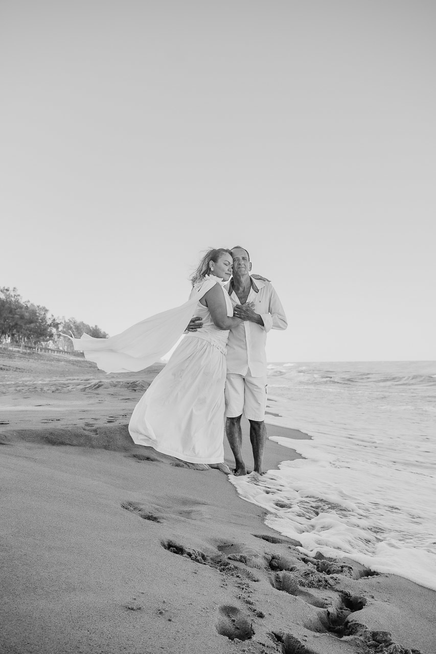abraço na alma, alan smyth, alan smyth fotografo em sao mateus es, ensaio afetivo, ensaio casal na praia, fotografia afetiva, fotografia de casal, fotografia intimista, fotografo afetivo, fotografo em guriri, casal, ensaio intimista, casal maduro