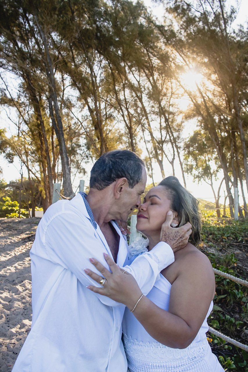 abraço na alma, alan smyth, alan smyth fotografo em sao mateus es, ensaio afetivo, ensaio casal na praia, fotografia afetiva, fotografia de casal, fotografia intimista, fotografo afetivo, fotografo em guriri, casal, ensaio intimista, casal maduro