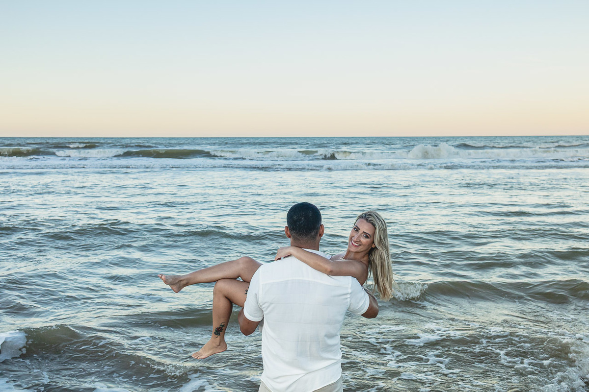 abraço na alma, alan smyth, alan smyth fotografo em sao mateus es, ensaio afetivo, ensaio casal na praia, fotografia afetiva, fotografia de casal, fotografia intimista, fotografo afetivo, fotografo em guriri, onde fotografar em guriri, bosque da praia