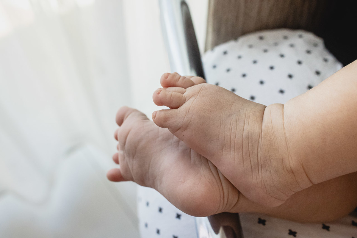 acompanhamento de bebê, abraço na alma, alan smyth fotografo são mateus es, ensaio de bebê, ensaio em casa, ensaio intimista, fotografia afetiva, fotografia de familia,  fotografia de familia sao mateus es, pais de menina, jornada de bebê, ensaio infantil