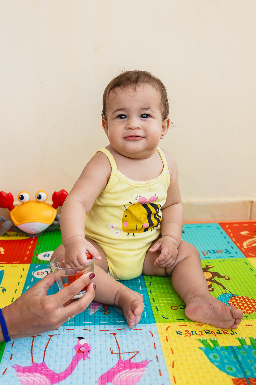 acompanhamento de bebê, abraço na alma, alan smyth fotografo são mateus es, ensaio de bebê, ensaio em casa, ensaio intimista, fotografia afetiva, fotografia de familia,  fotografia de familia sao mateus es, pais de menina, jornada de bebê, ensaio infantil