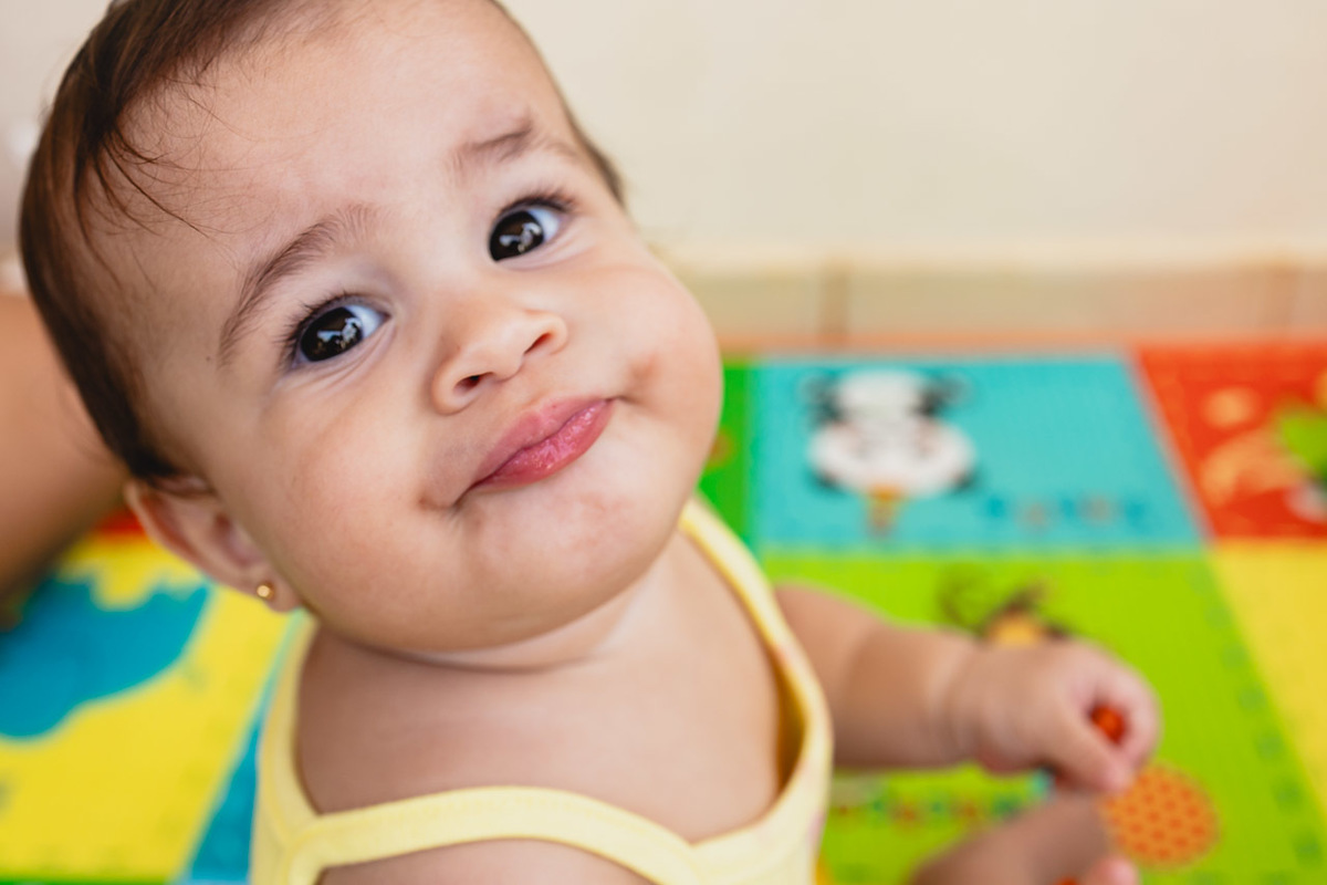 acompanhamento de bebê, abraço na alma, alan smyth fotografo são mateus es, ensaio de bebê, ensaio em casa, ensaio intimista, fotografia afetiva, fotografia de familia,  fotografia de familia sao mateus es, pais de menina, jornada de bebê, ensaio infantil