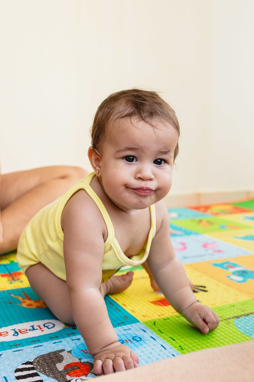acompanhamento de bebê, abraço na alma, alan smyth fotografo são mateus es, ensaio de bebê, ensaio em casa, ensaio intimista, fotografia afetiva, fotografia de familia,  fotografia de familia sao mateus es, pais de menina, jornada de bebê, ensaio infantil