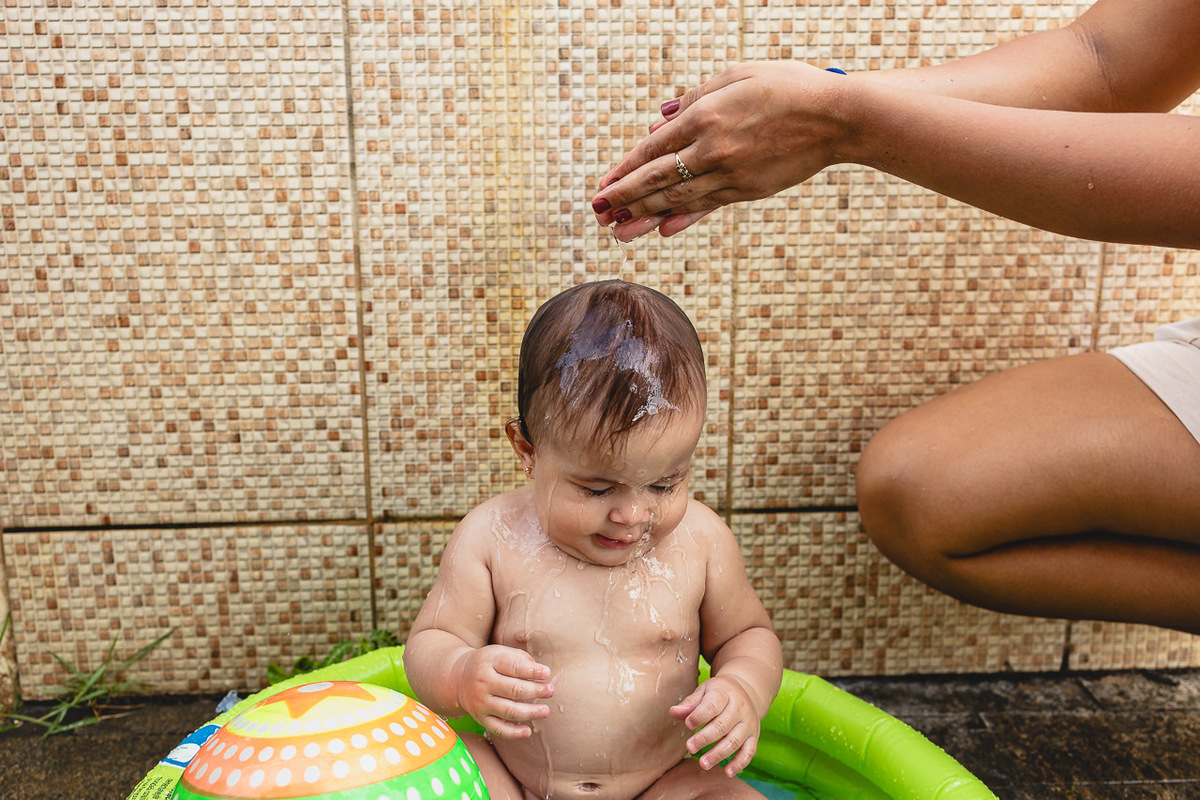 acompanhamento de bebê, abraço na alma, alan smyth fotografo são mateus es, ensaio de bebê, ensaio em casa, ensaio intimista, fotografia afetiva, fotografia de familia,  fotografia de familia sao mateus es, pais de menina, jornada de bebê, ensaio infantil