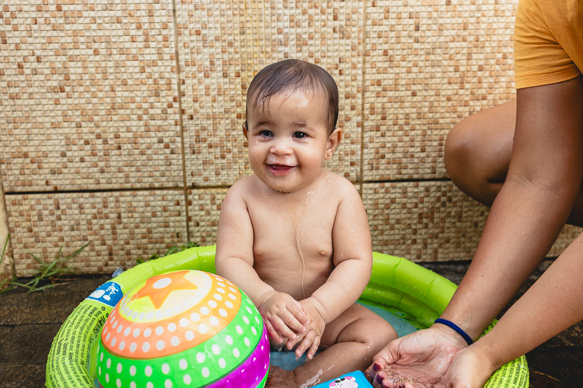 acompanhamento de bebê, abraço na alma, alan smyth fotografo são mateus es, ensaio de bebê, ensaio em casa, ensaio intimista, fotografia afetiva, fotografia de familia,  fotografia de familia sao mateus es, pais de menina, jornada de bebê, ensaio infantil